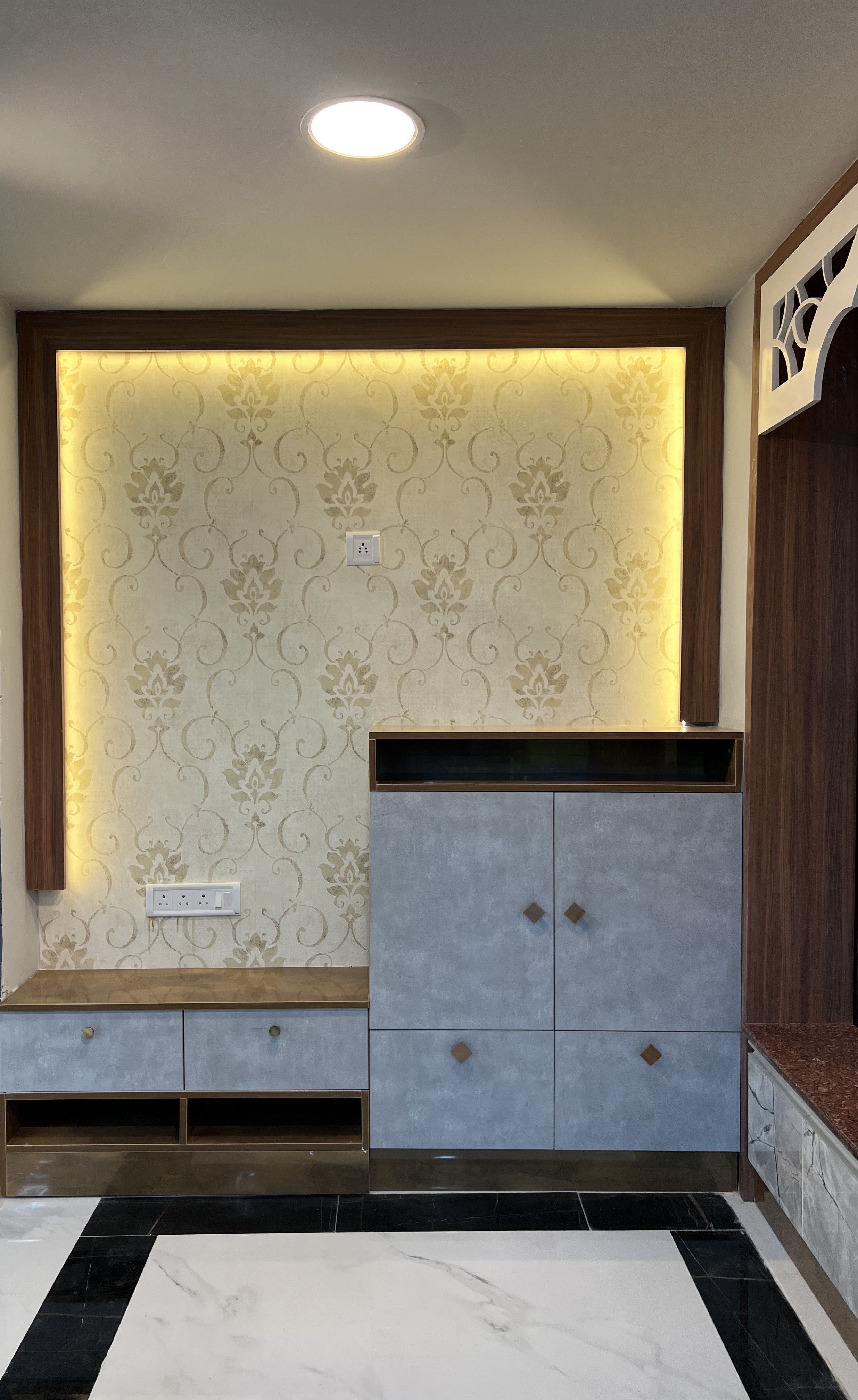 Elegant Foyer Entrance: Enhancing with Wallpaper and Smart Storage Solutions