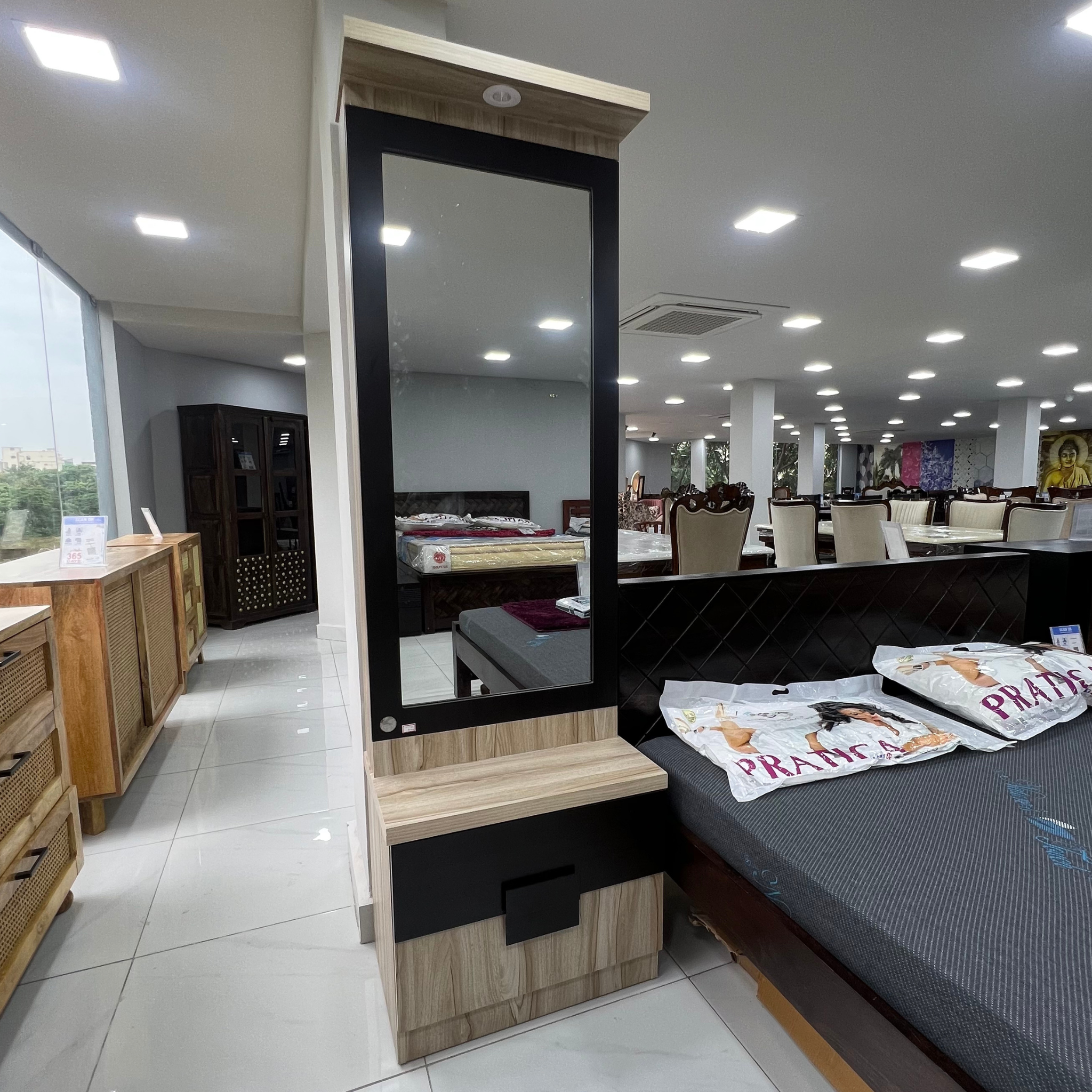 Berry Dressing Table