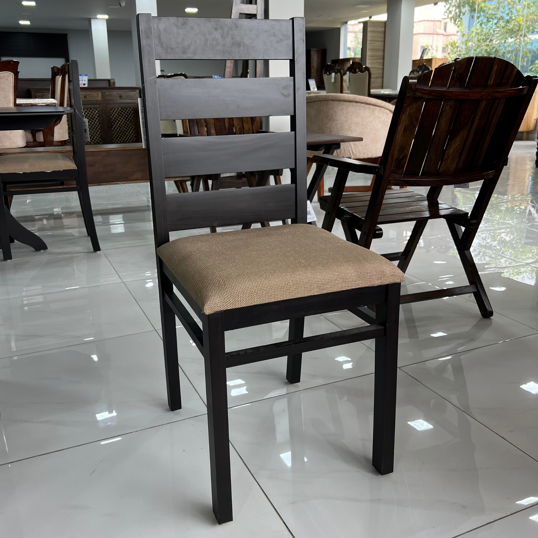 Elisa (Dim) Dining Chair