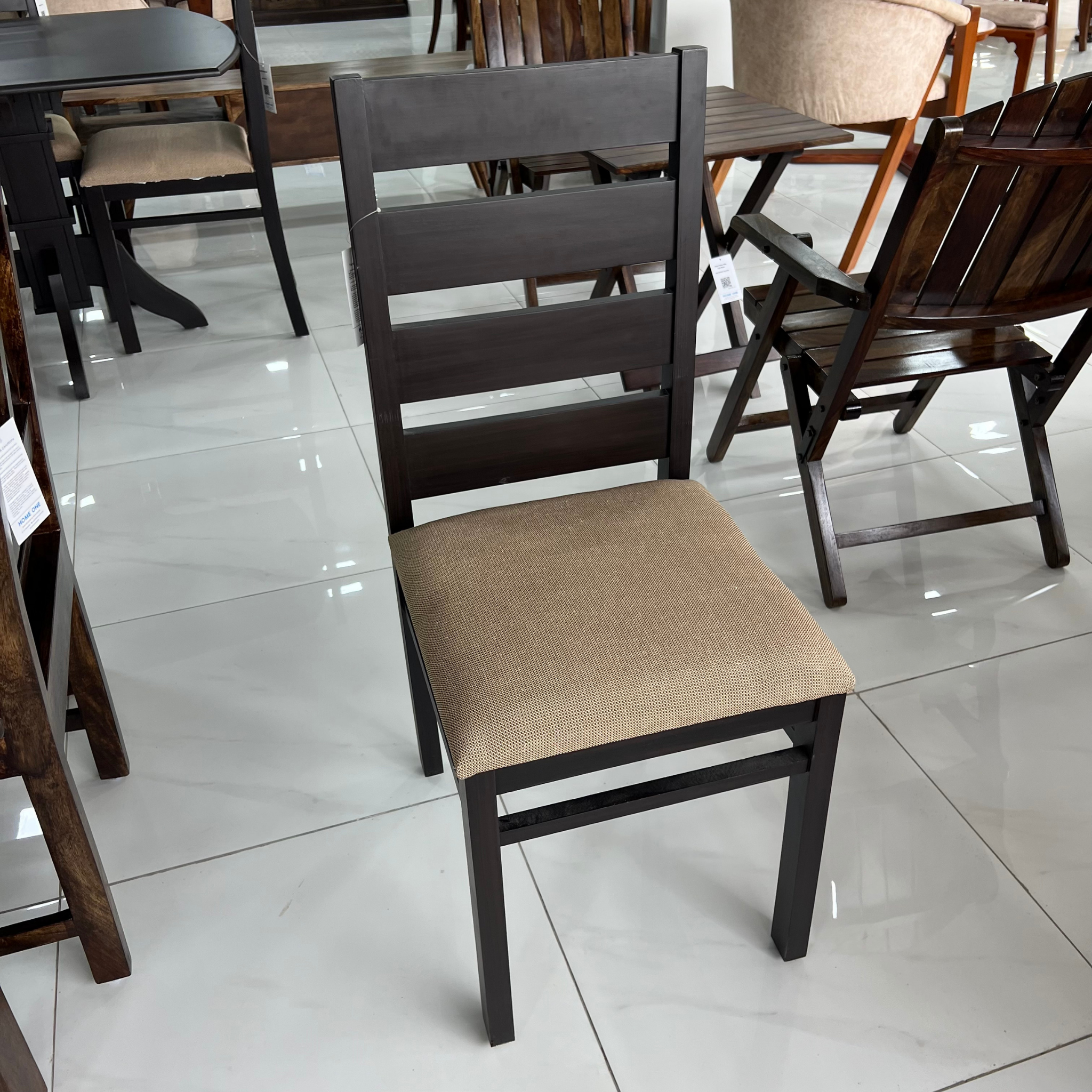 Elisa (Dim) Dining Chair