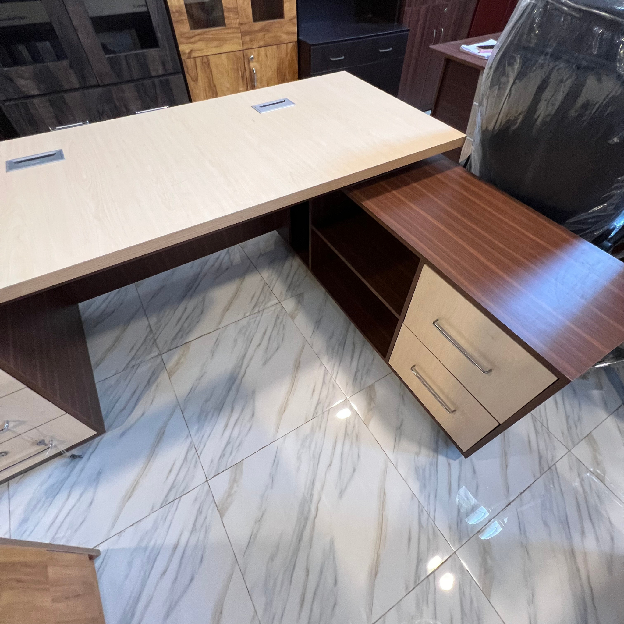 Executive Table - OT013