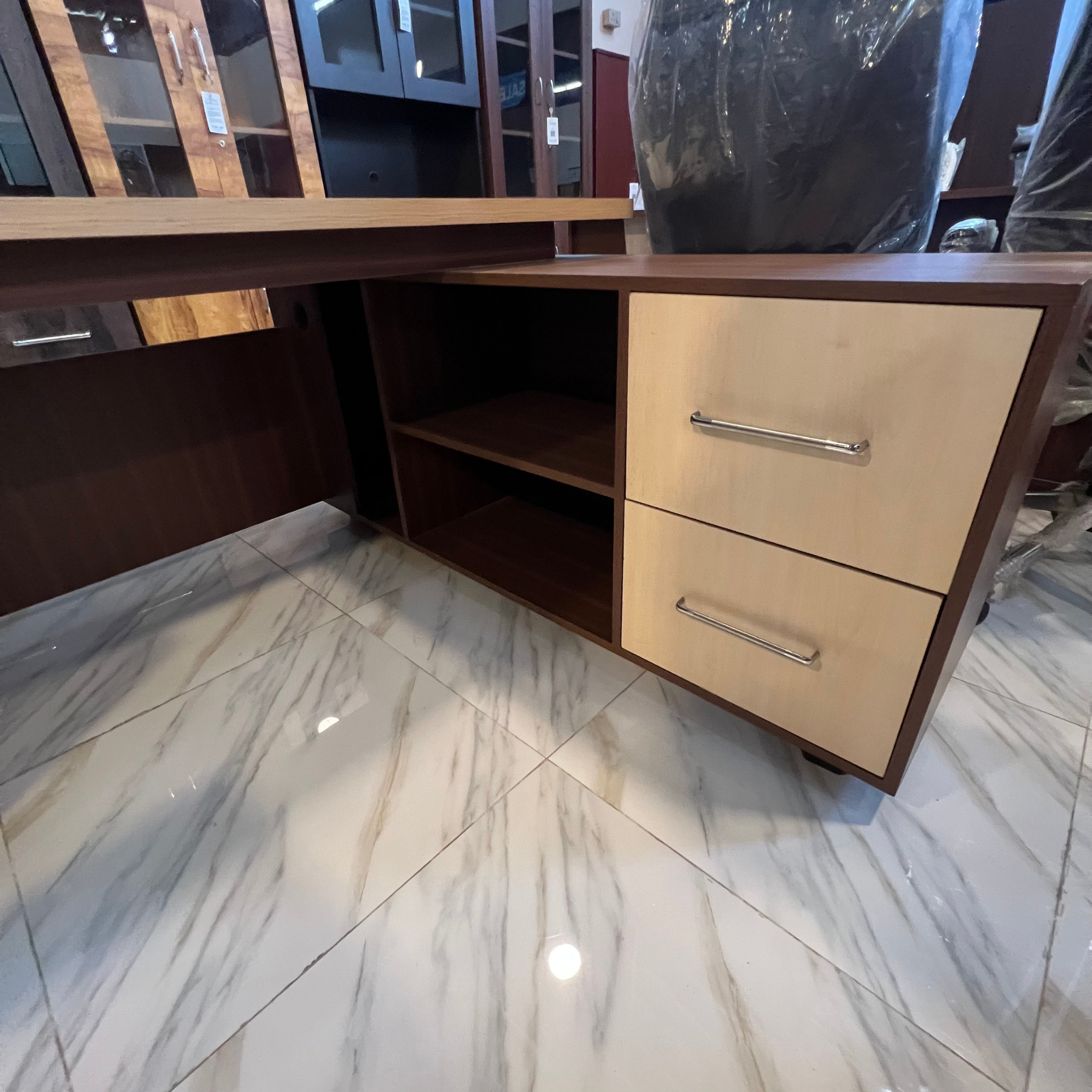 Executive Table - OT013