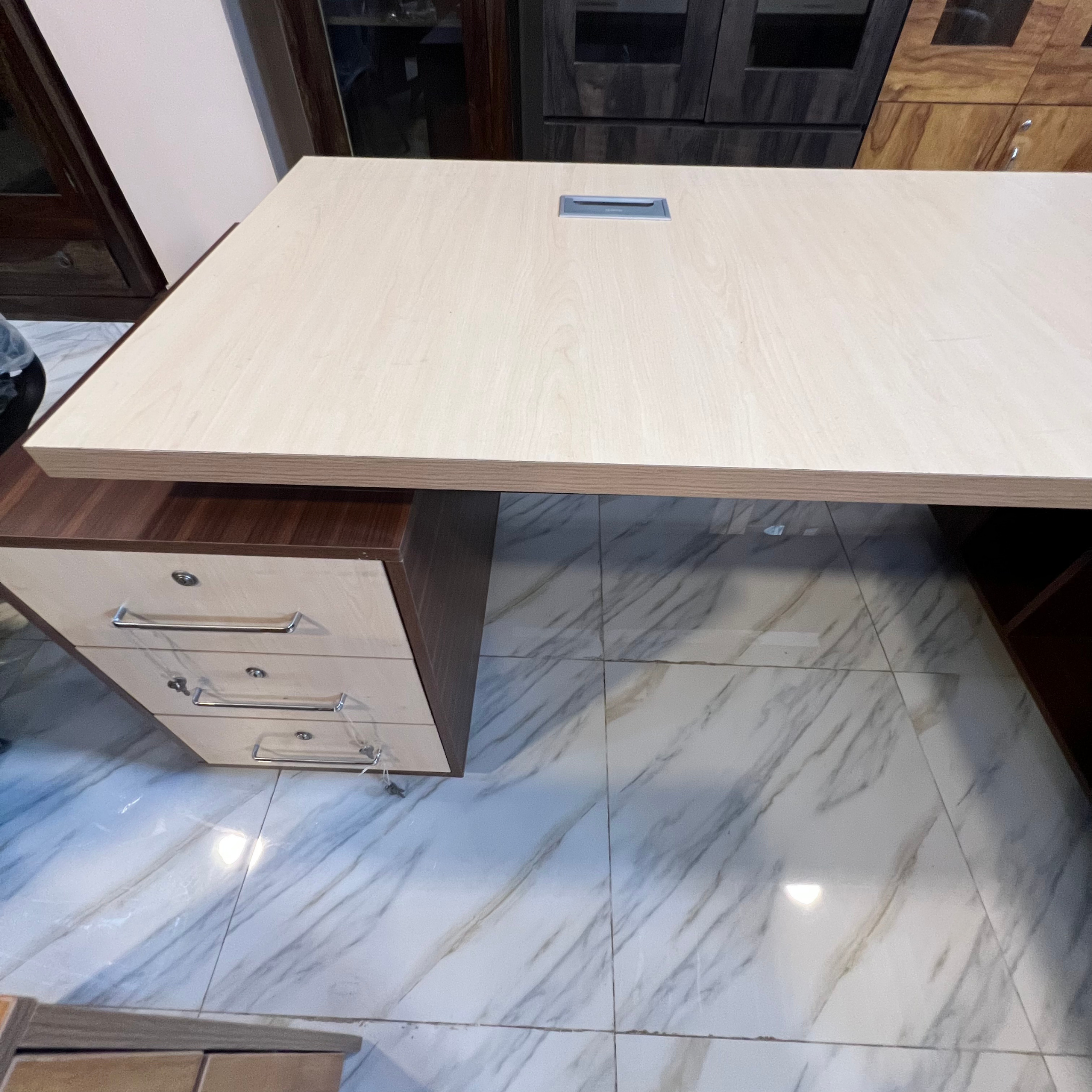 Executive Table - OT013