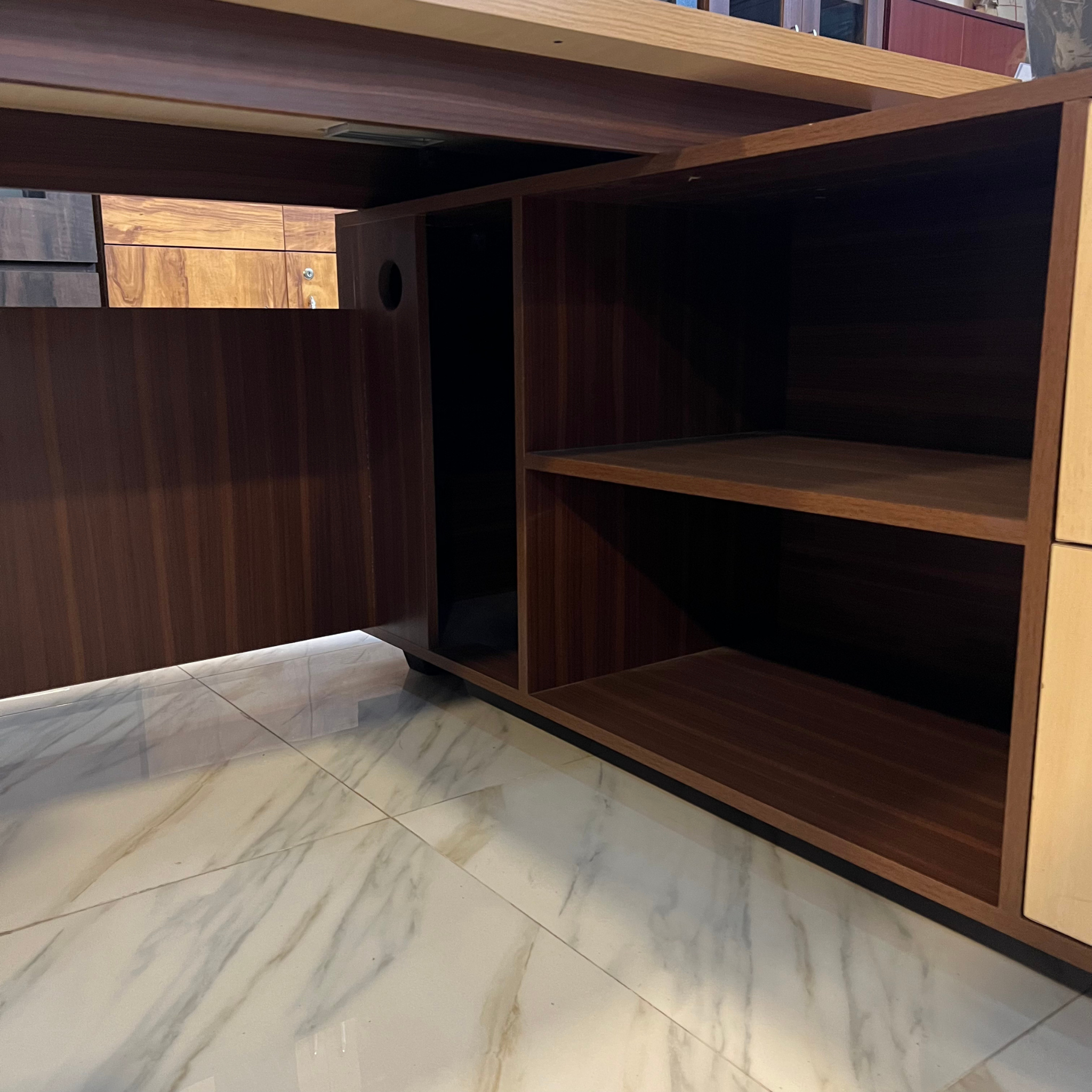 Executive Table - OT013