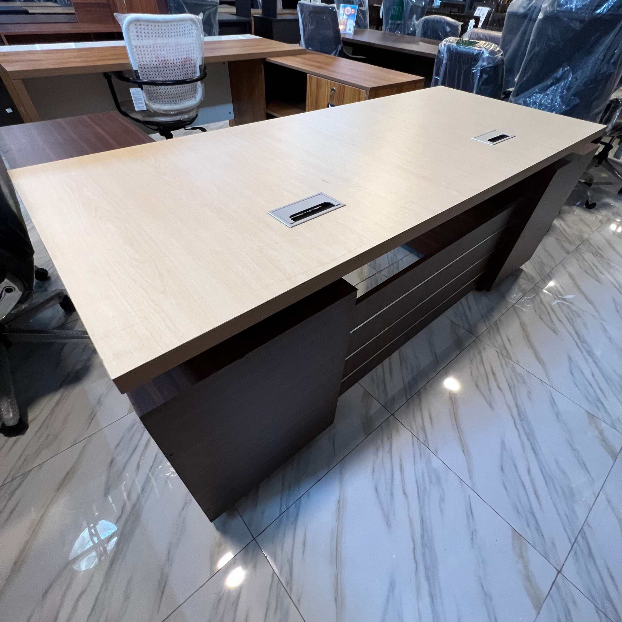 Executive Table - OT013