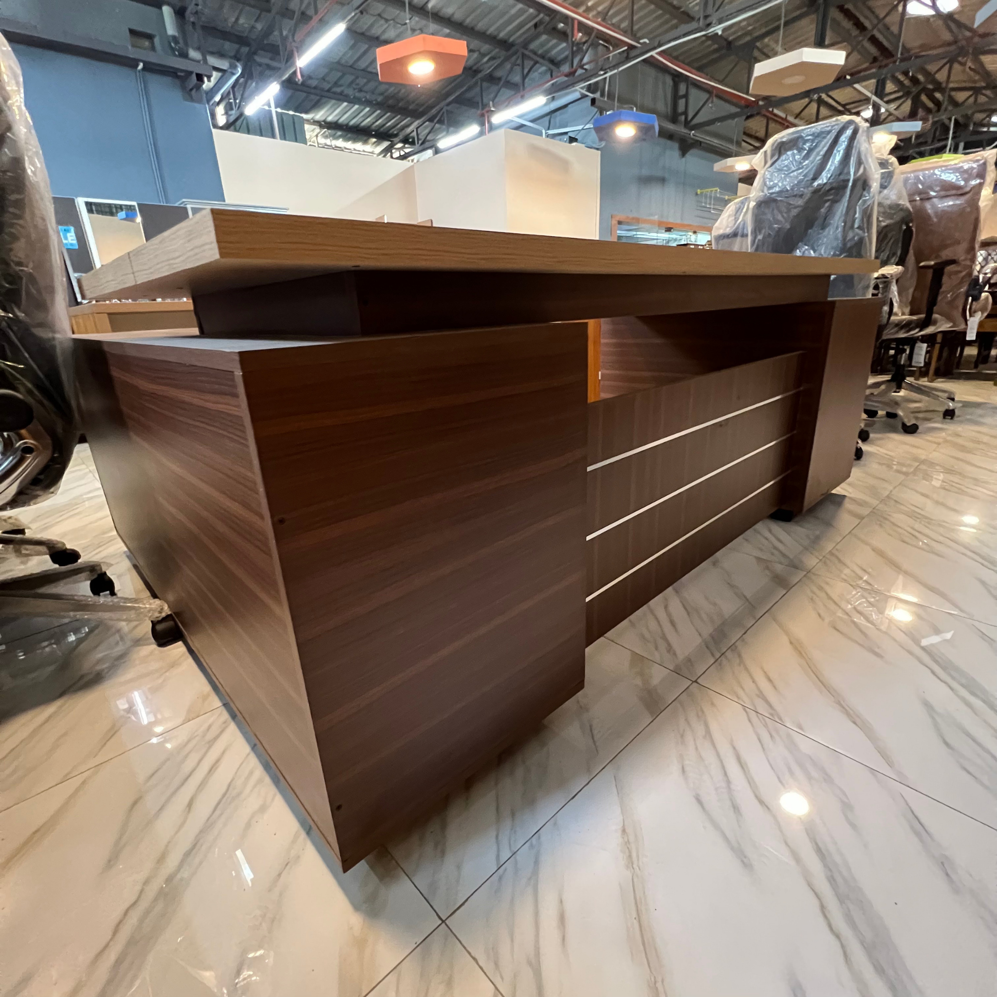 Executive Table - OT013