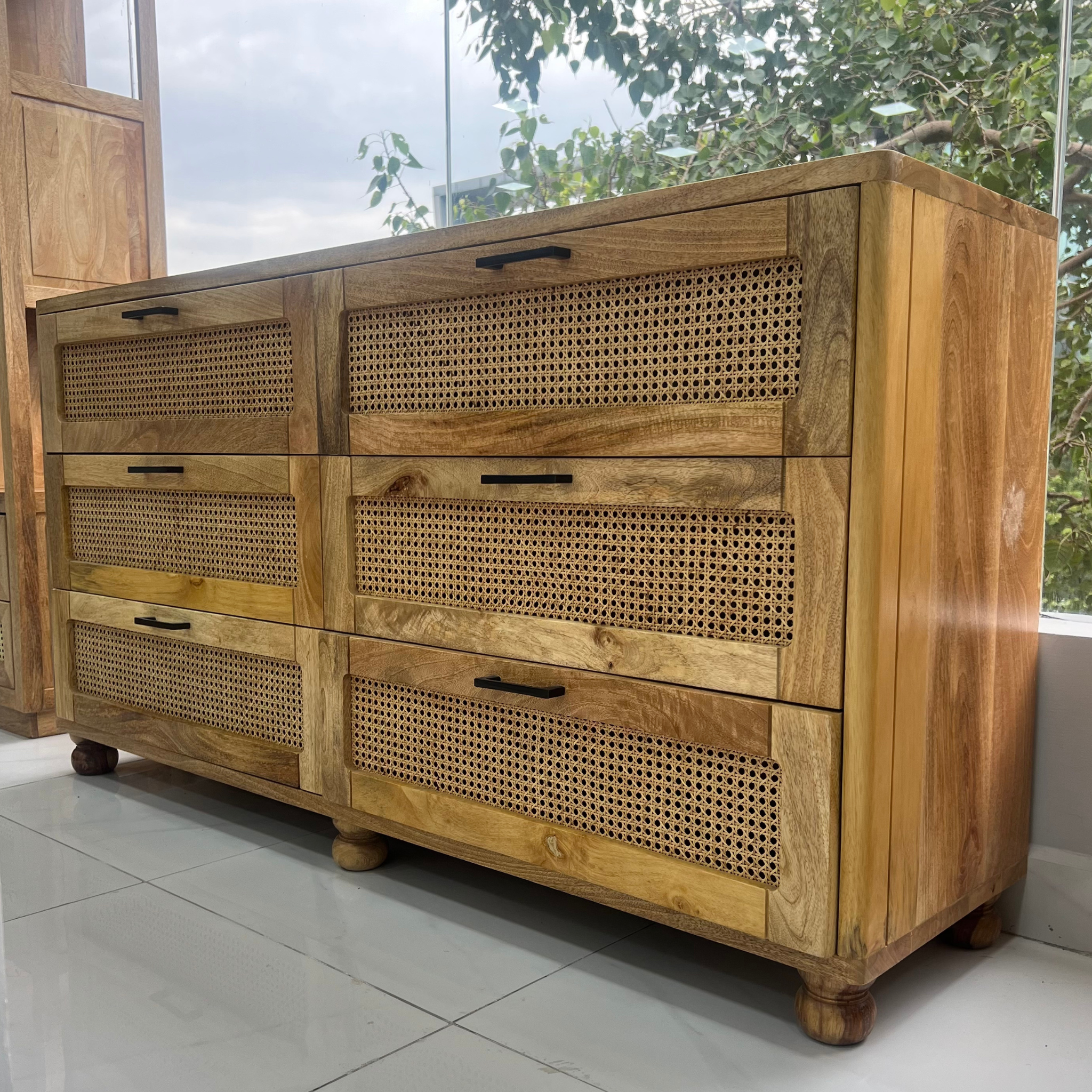 Pearl Chester with Six Drawer