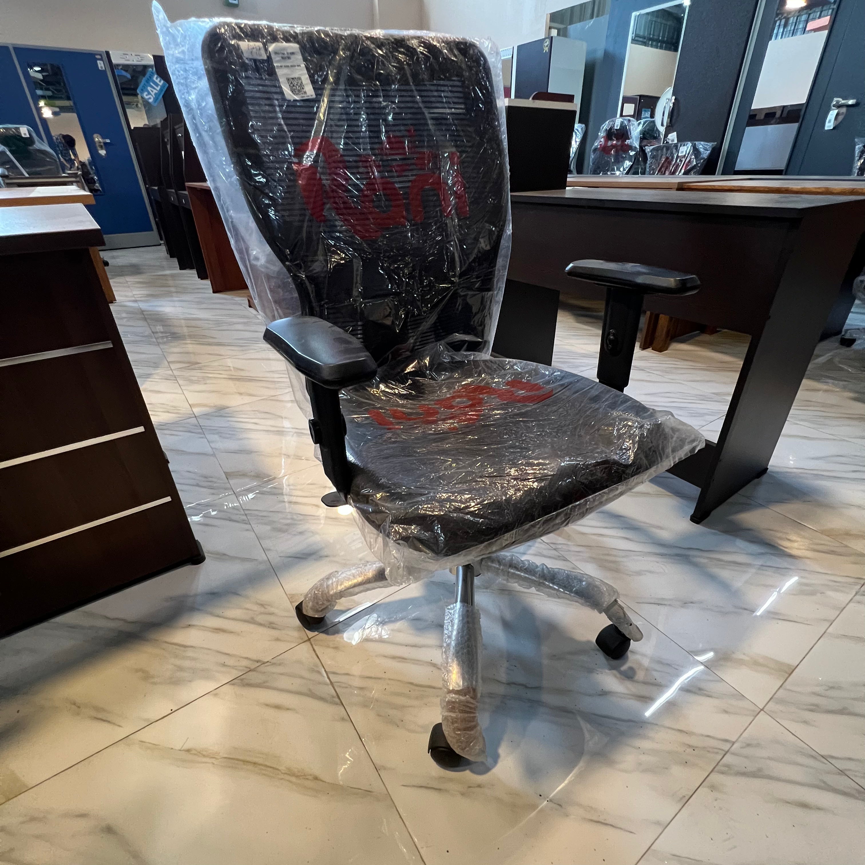 Aura Mesh Medium Back Office Chair