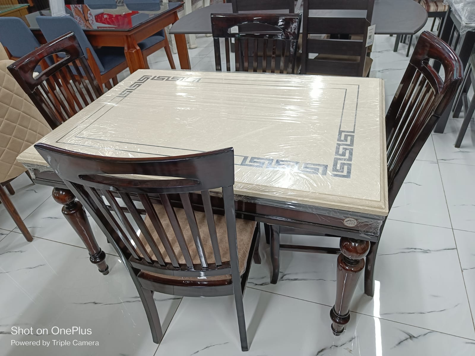 Move Dining Table with Chair